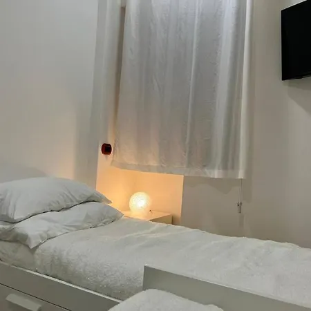 Hyaline St Peter House *