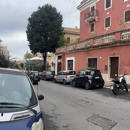 Hyaline St Peter House Roma