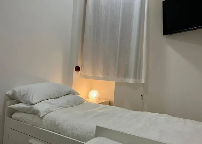 Hyaline St Peter House *