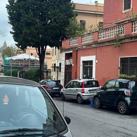 Hyaline St Peter House 로마